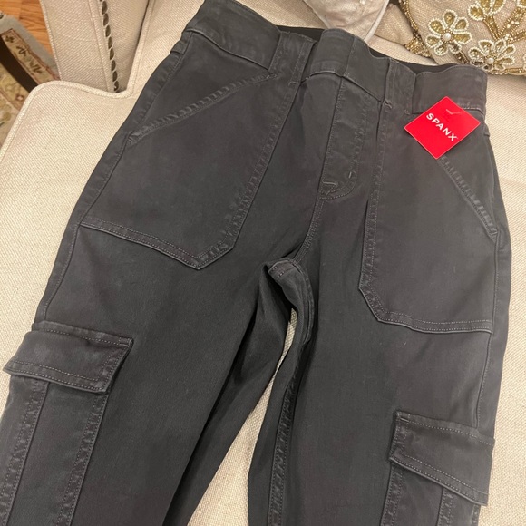 Spanx Stretch Twill Ankle Cargo Pant in Washed Black | Spanx Cargo Pant - Picture 8 of 13